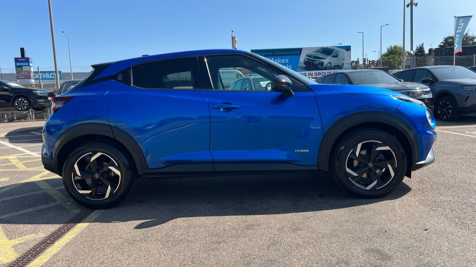 Nissan Juke 1.6 Hybrid N-Connecta 5dr Auto Hybrid Hatchback - Image 28