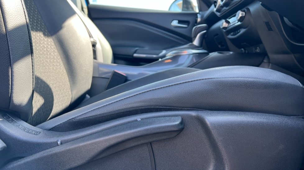 Nissan Juke 1.6 Hybrid N-Connecta 5dr Auto Hybrid Hatchback - Image 29