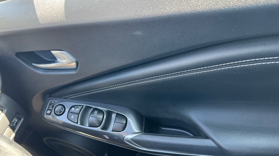 Nissan Juke 1.6 Hybrid N-Connecta 5dr Auto Hybrid Hatchback - Image 39