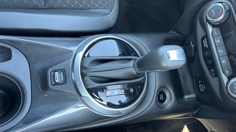 Nissan Juke 1.6 Hybrid N-Connecta 5dr Auto Hybrid Hatchback - Image 41