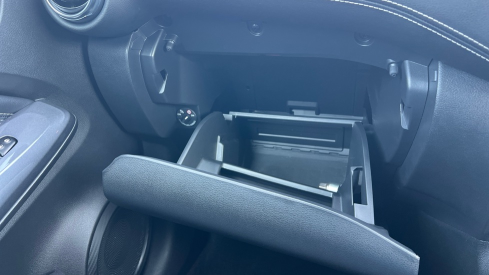 Nissan Juke 1.6 Hybrid N-Connecta 5dr Auto Hybrid Hatchback - Image 44