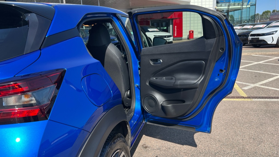 Nissan Juke 1.6 Hybrid N-Connecta 5dr Auto Hybrid Hatchback - Image 52