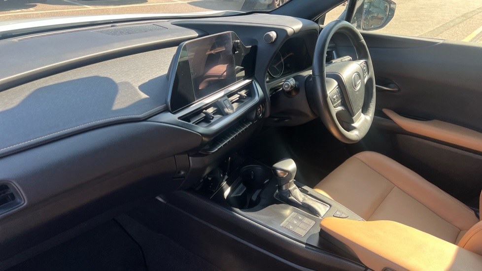 Lexus UX 250h 2.0 F-Sport Design 5dr CVT Hybrid Hatchback - Image 9