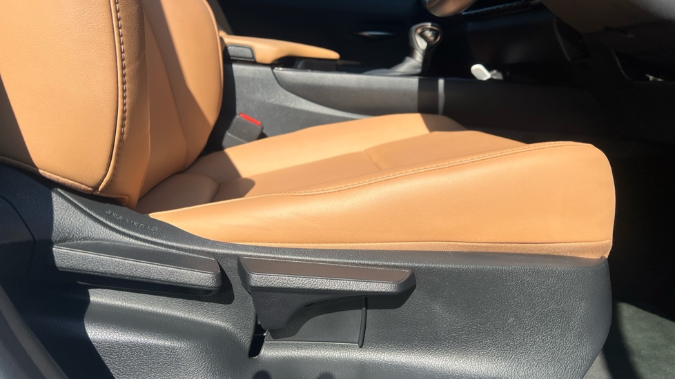 Lexus UX 250h 2.0 F-Sport Design 5dr CVT Hybrid Hatchback - Image 29