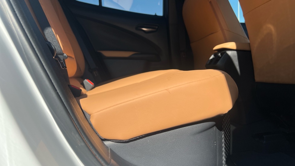 Lexus UX 250h 2.0 F-Sport Design 5dr CVT Hybrid Hatchback - Image 30