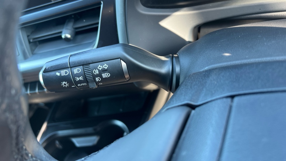 Lexus UX 250h 2.0 F-Sport Design 5dr CVT Hybrid Hatchback - Image 37