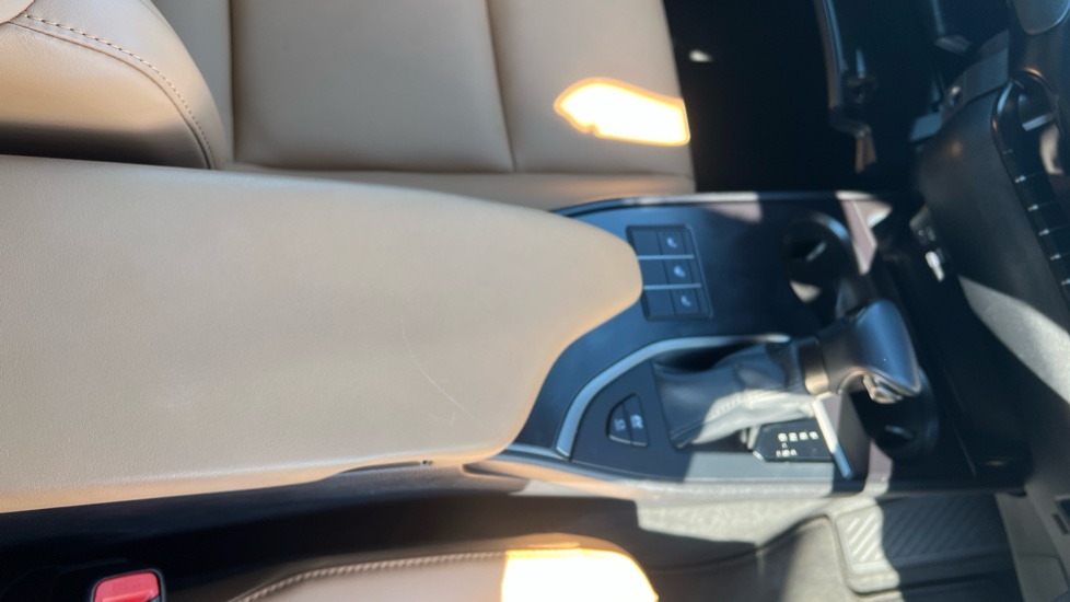 Lexus UX 250h 2.0 F-Sport Design 5dr CVT Hybrid Hatchback - Image 42