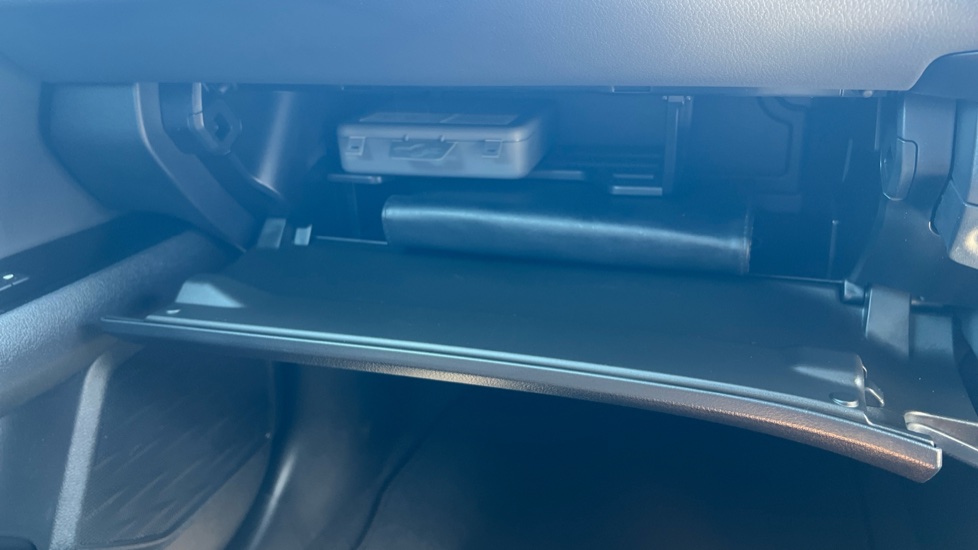 Lexus UX 250h 2.0 F-Sport Design 5dr CVT Hybrid Hatchback - Image 44
