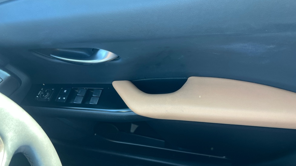 Lexus UX 250h 2.0 F-Sport Design 5dr CVT Hybrid Hatchback - Image 49