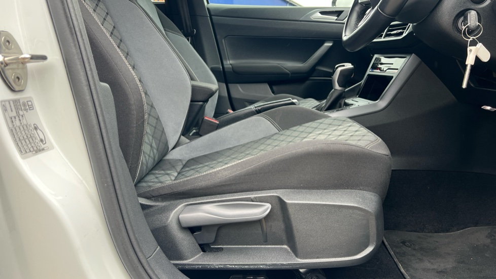 Volkswagen Taigo 1.0 TSI 110 R-Line 5dr DSG Petrol Hatchback - Image 48