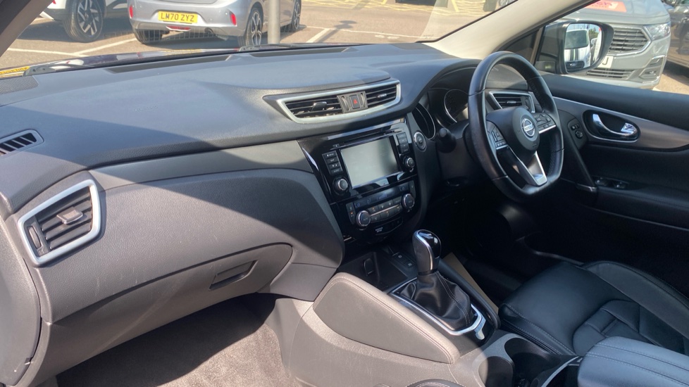 Nissan Qashqai 1.3 DiG-T 160 [157] N-Motion 5dr DCT Petrol Hatchback - Image 9