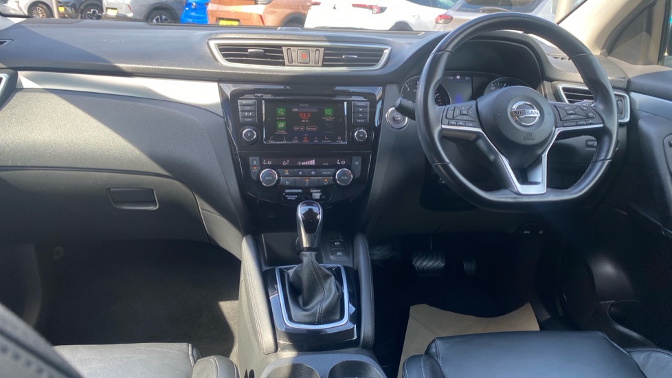 Nissan Qashqai 1.3 DiG-T 160 [157] N-Motion 5dr DCT Petrol Hatchback - Image 10