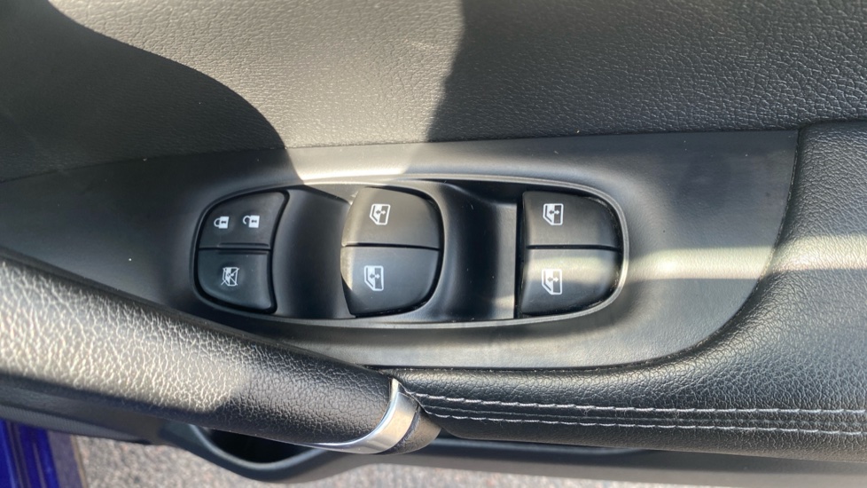 Nissan Qashqai 1.3 DiG-T 160 [157] N-Motion 5dr DCT Petrol Hatchback - Image 26