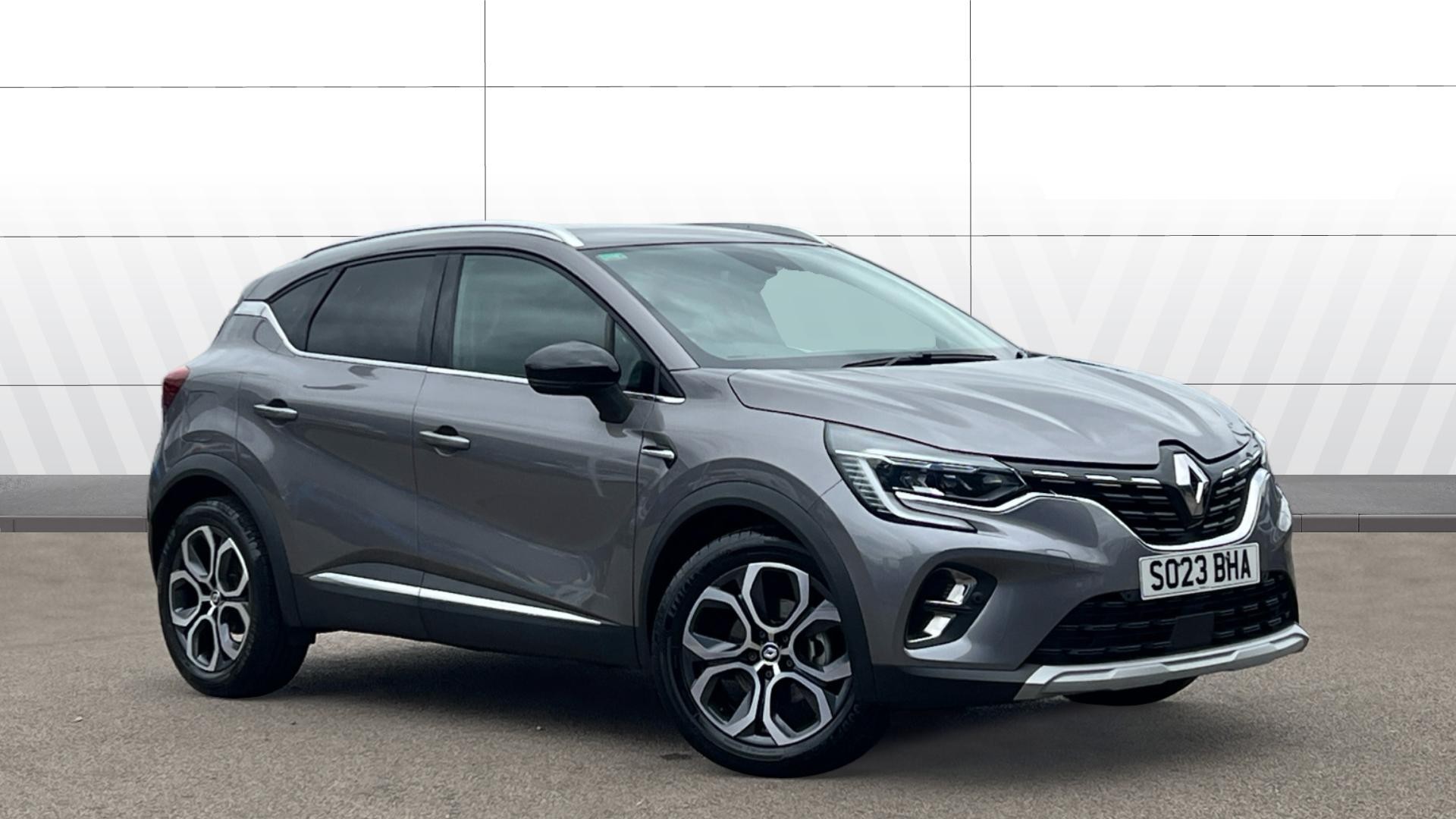 Renault Captur listing photo