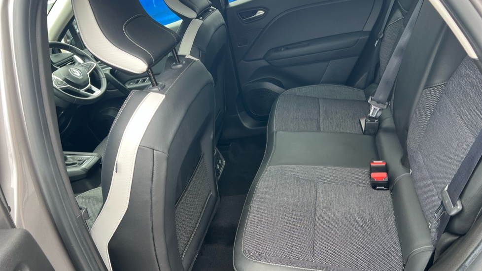 Renault Captur 1.6 E-Tech full hybrid 145 Techno 5dr Auto Hybrid Hatchback - Image 16