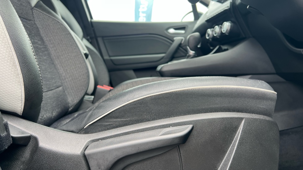 Renault Captur 1.6 E-Tech full hybrid 145 Techno 5dr Auto Hybrid Hatchback - Image 29