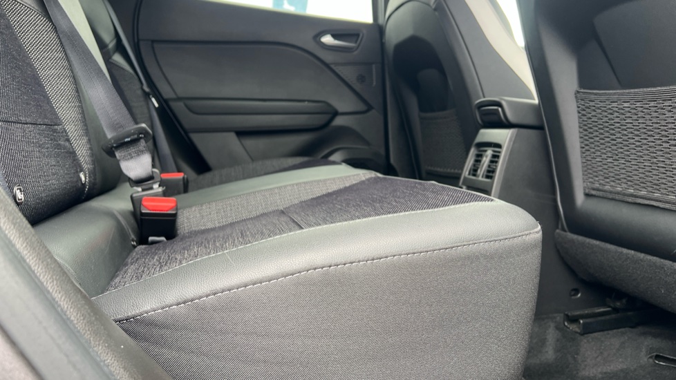 Renault Captur 1.6 E-Tech full hybrid 145 Techno 5dr Auto Hybrid Hatchback - Image 30