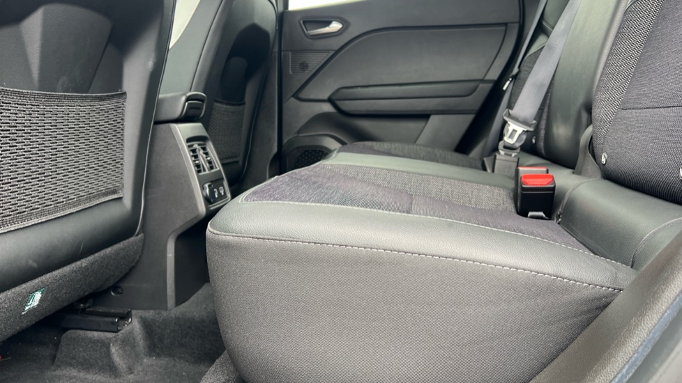 Renault Captur 1.6 E-Tech full hybrid 145 Techno 5dr Auto Hybrid Hatchback - Image 31