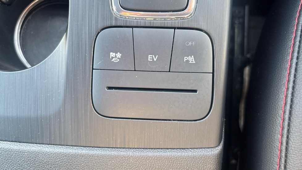 Ford Kuga 2.5 PHEV ST-Line X Edition 5dr CVT Estate - Image 28