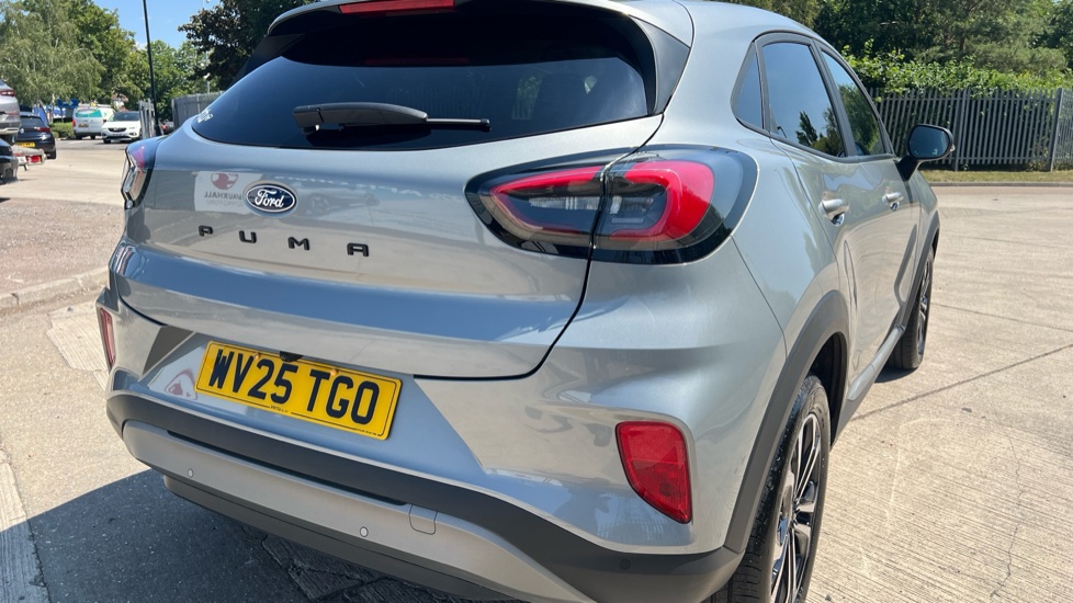 Ford Puma 1.0 EcoBoost Hybrid mHEV Titanium 5dr DCT Petrol Hatchback - Image 27