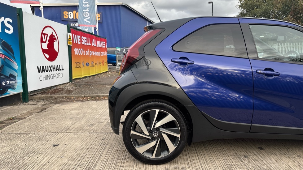 Toyota Aygo X 1.0 VVT-i Edge 5dr Auto Petrol Hatchback - Image 7