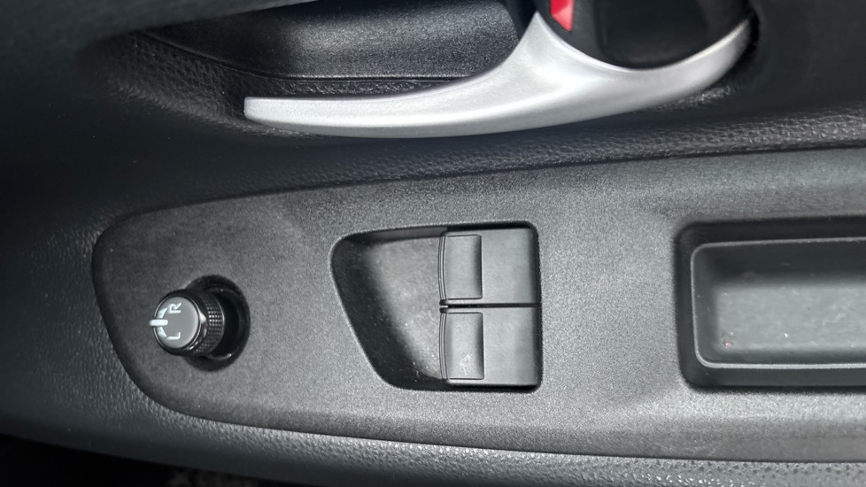 Toyota Aygo X 1.0 VVT-i Edge 5dr Auto Petrol Hatchback - Image 32