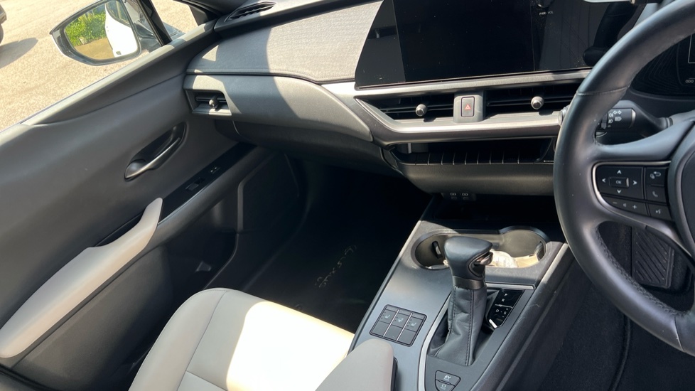 Lexus UX 250h 2.0 F-Sport Design 5dr CVT Hybrid Hatchback - Image 14
