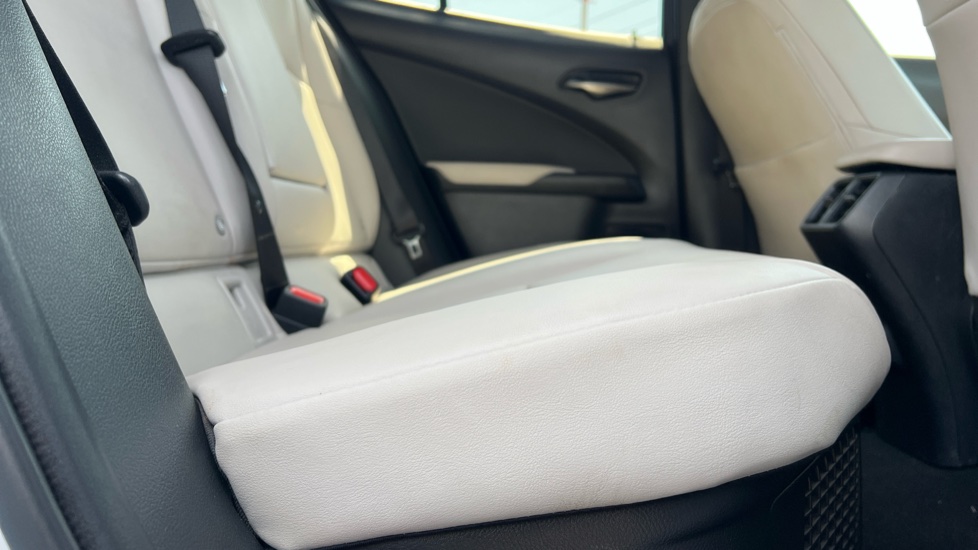 Lexus UX 250h 2.0 F-Sport Design 5dr CVT Hybrid Hatchback - Image 30