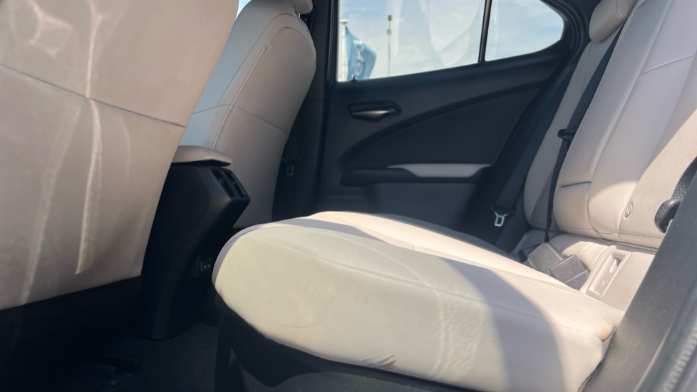 Lexus UX 250h 2.0 F-Sport Design 5dr CVT Hybrid Hatchback - Image 31