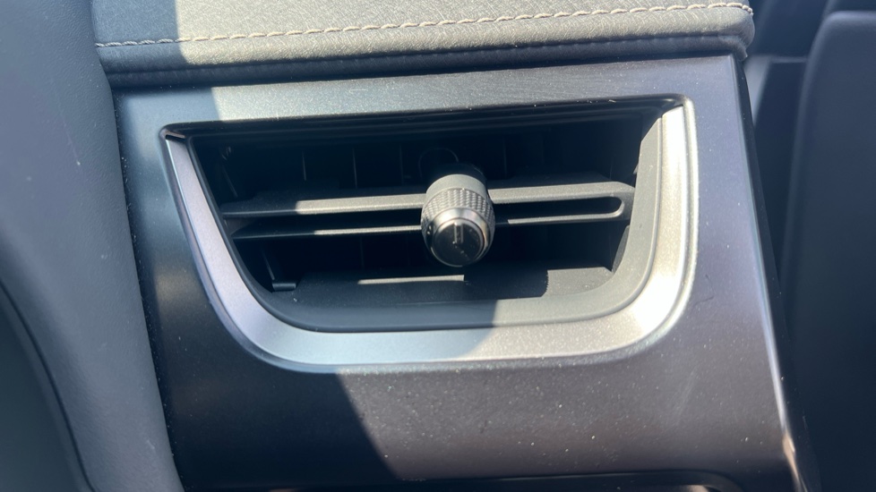 Lexus UX 250h 2.0 F-Sport Design 5dr CVT Hybrid Hatchback - Image 38