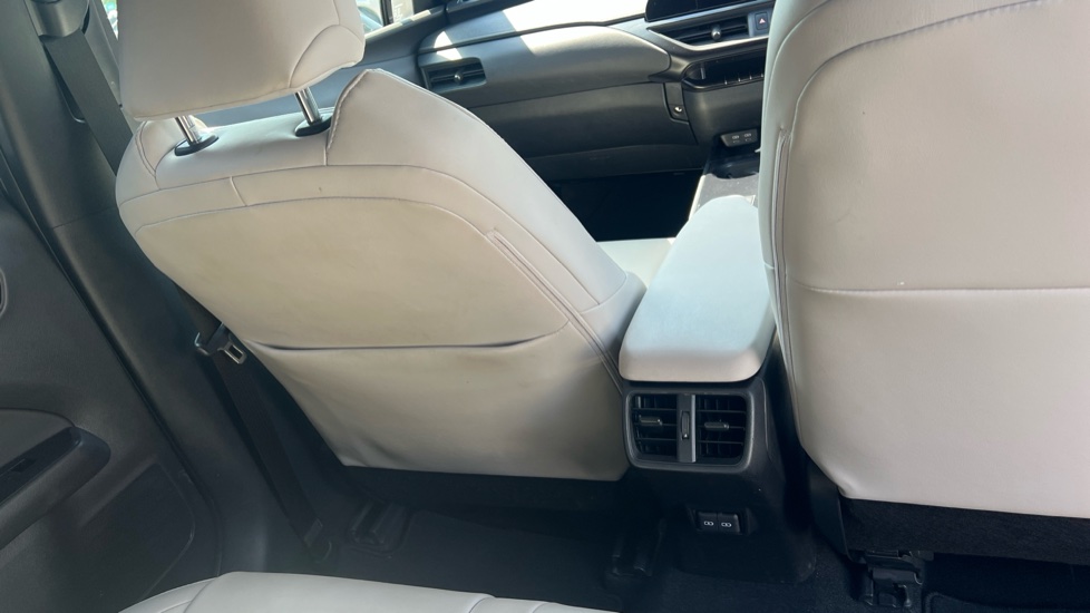 Lexus UX 250h 2.0 F-Sport Design 5dr CVT Hybrid Hatchback - Image 53