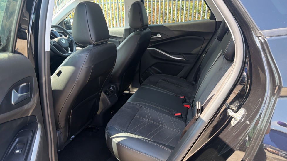Vauxhall Grandland 1.2 Turbo Ultimate 5dr Auto Petrol Hatchback - Image 16