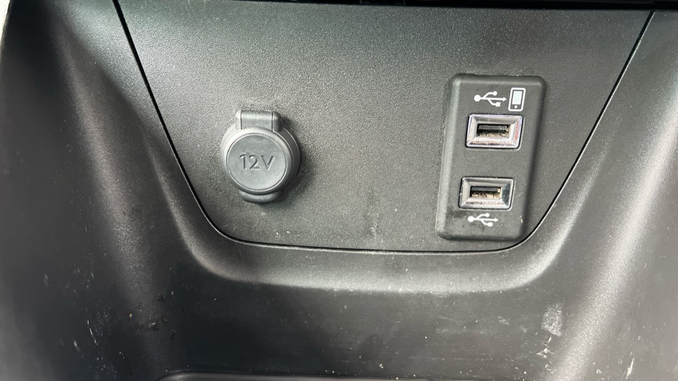 Vauxhall Crossland X 1.2 Elite Nav 5dr Petrol Hatchback - Image 32