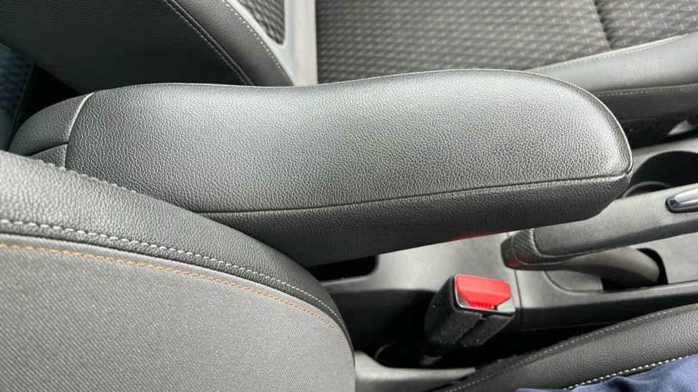 Vauxhall Crossland X 1.2 Elite Nav 5dr Petrol Hatchback - Image 37