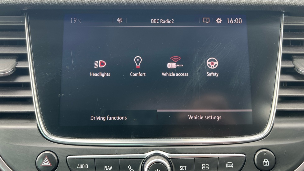 Vauxhall Crossland X 1.2 Elite Nav 5dr Petrol Hatchback - Image 45