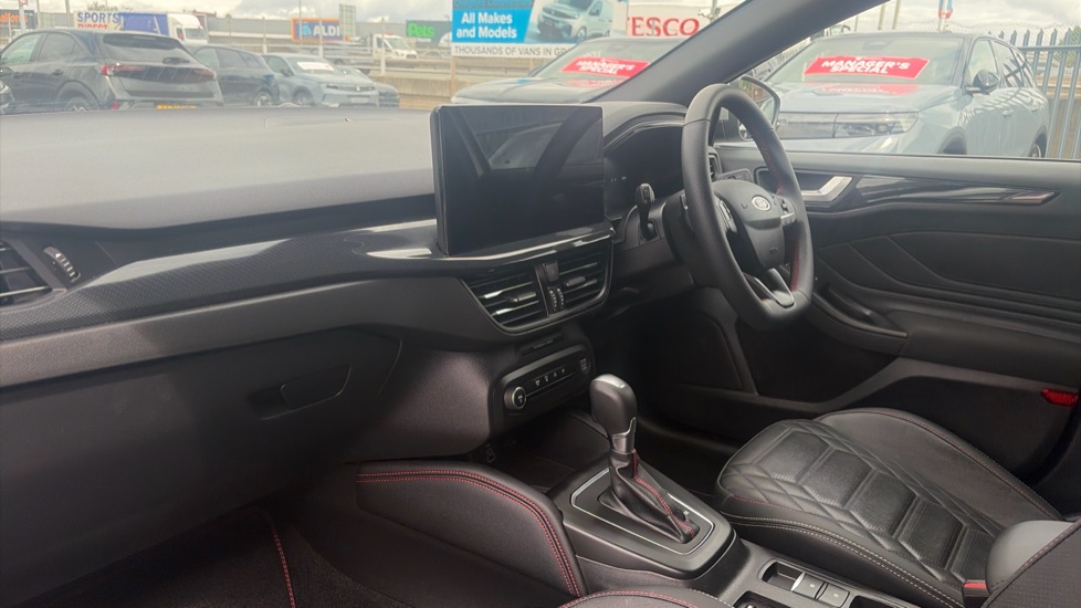 Ford Focus 1.0 EcoBoost Hybrid mHEV ST-Line X 5dr Auto Petrol Hatchback - Image 9