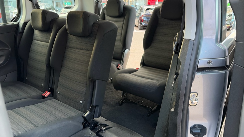 Vauxhall Combo Life 1.5 Turbo D Energy 5dr [7 seat] Diesel Estate - Image 21