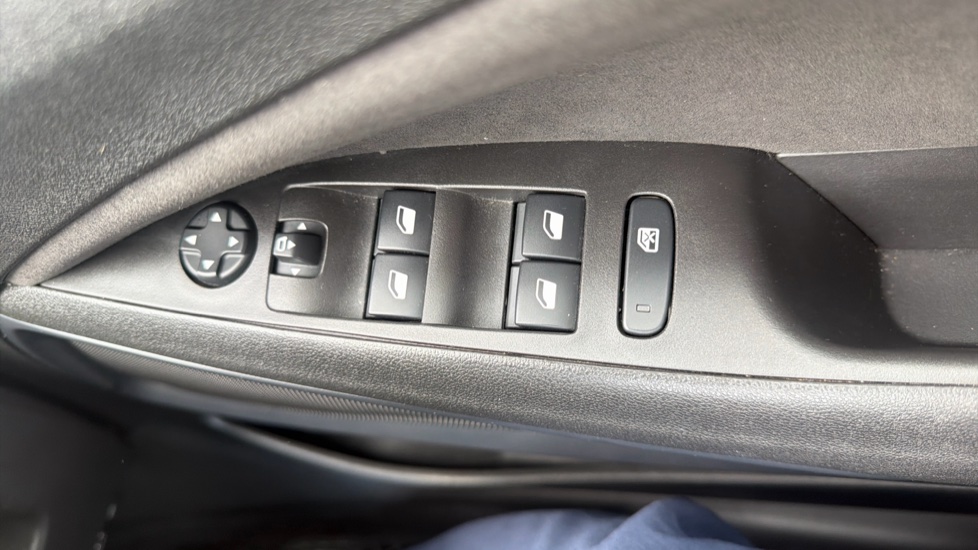 Vauxhall Crossland 1.2 Turbo [130] Ultimate 5dr Auto Petrol Hatchback - Image 32