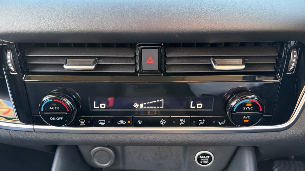 Nissan Qashqai 1.3 DiG-T MH 158 N-Connecta 5dr Xtronic Petrol Hatchback - Image 21