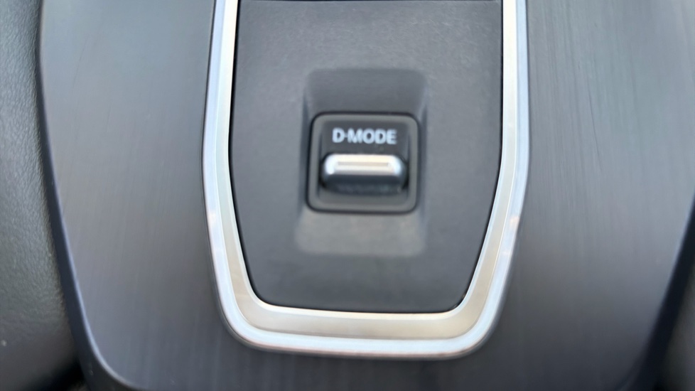 Nissan Qashqai 1.3 DiG-T MH 158 N-Connecta 5dr Xtronic Petrol Hatchback - Image 25