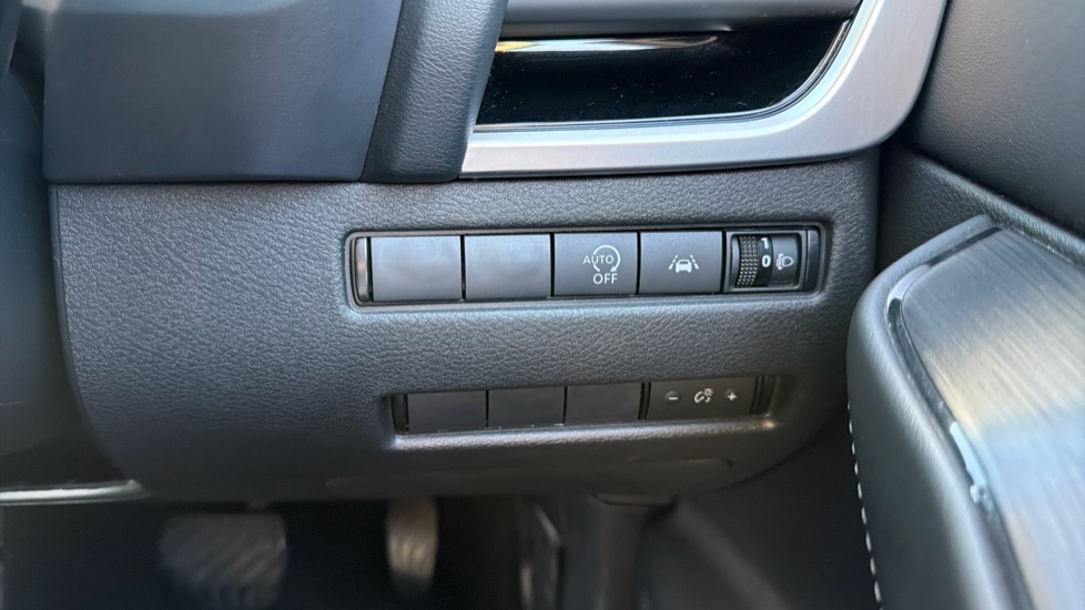 Nissan Qashqai 1.3 DiG-T MH 158 N-Connecta 5dr Xtronic Petrol Hatchback - Image 27