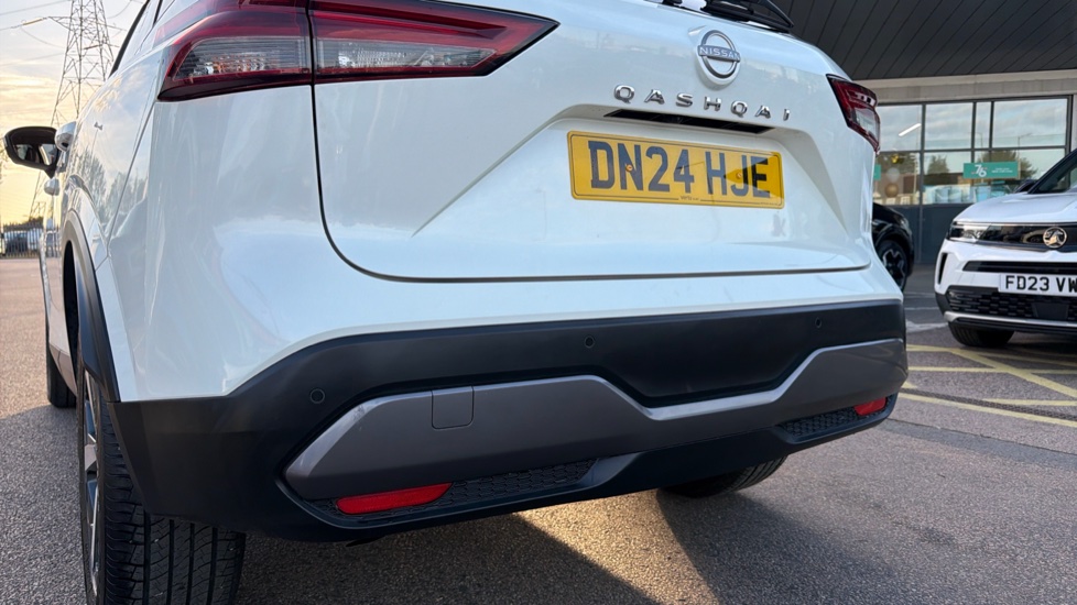 Nissan Qashqai 1.3 DiG-T MH 158 N-Connecta 5dr Xtronic Petrol Hatchback - Image 34