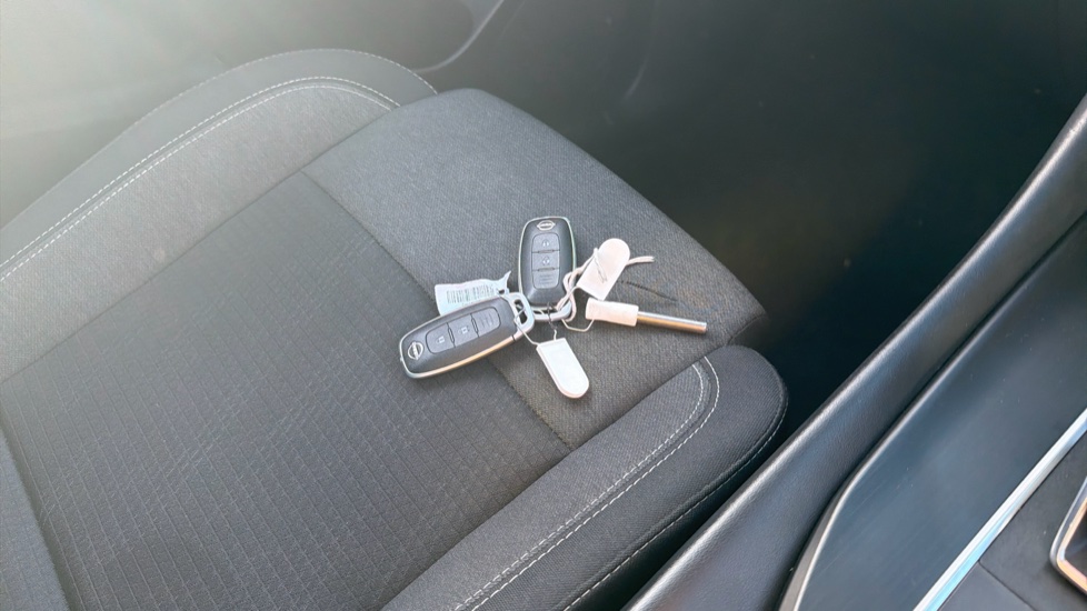 Nissan Qashqai 1.3 DiG-T MH 158 N-Connecta 5dr Xtronic Petrol Hatchback - Image 16