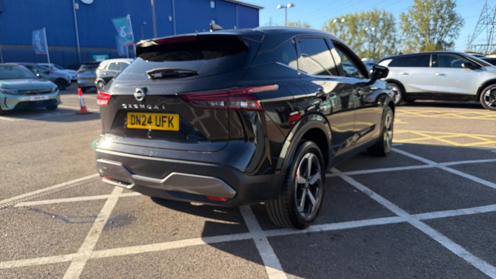 Nissan Qashqai 1.3 DiG-T MH 158 N-Connecta 5dr Xtronic Petrol Hatchback - Image 31