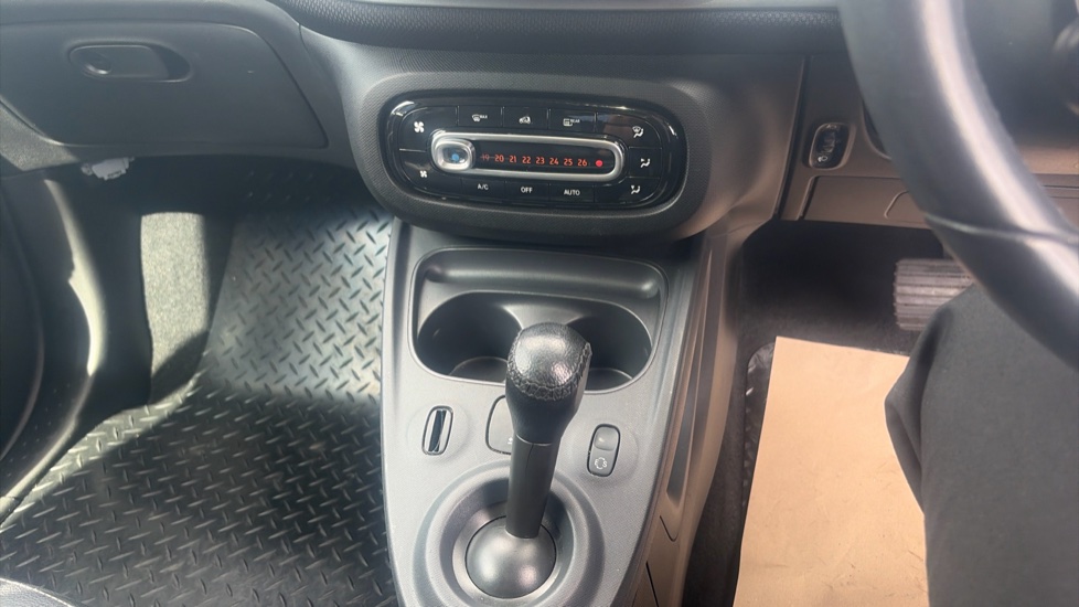 smart fortwo coupe 1.0 Prime 2dr Auto Petrol Coupe - Image 13
