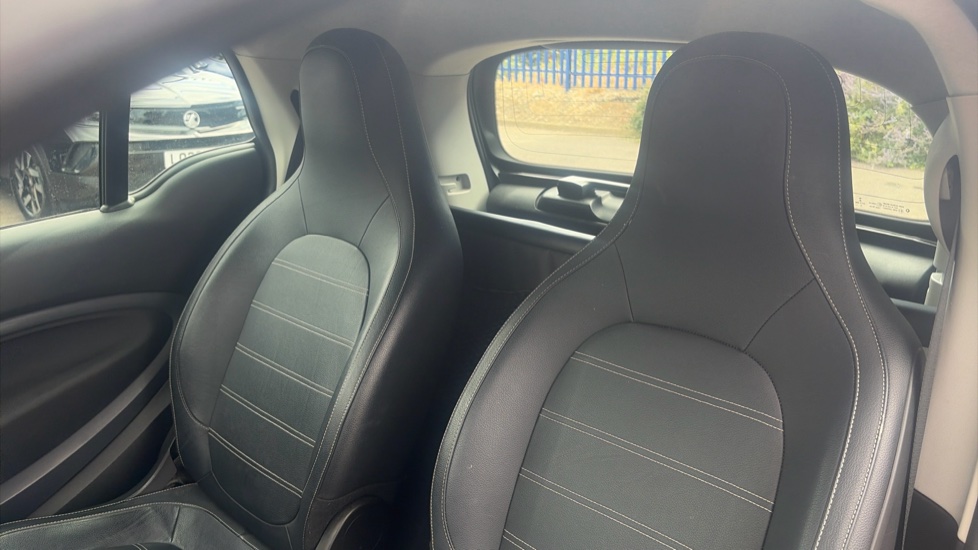 smart fortwo coupe 1.0 Prime 2dr Auto Petrol Coupe - Image 15