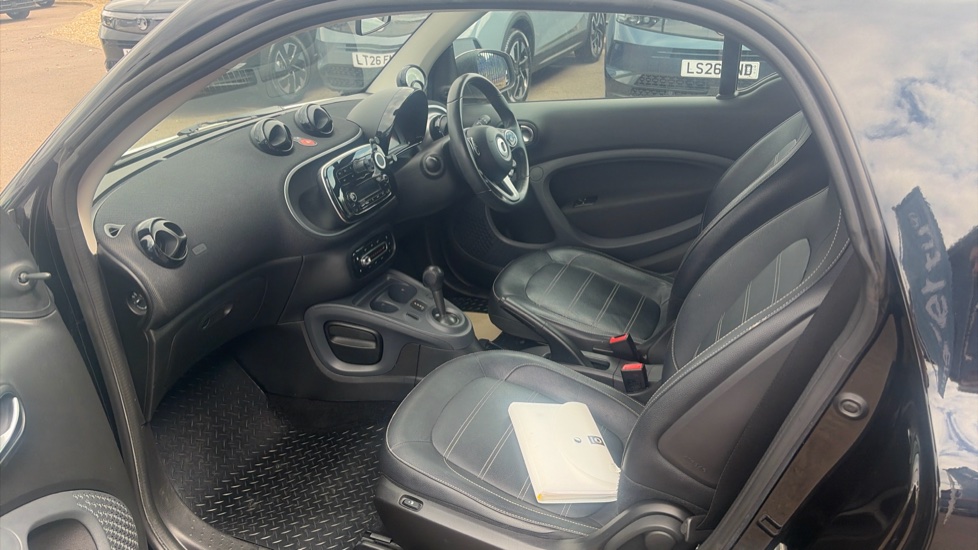 smart fortwo coupe 1.0 Prime 2dr Auto Petrol Coupe - Image 16