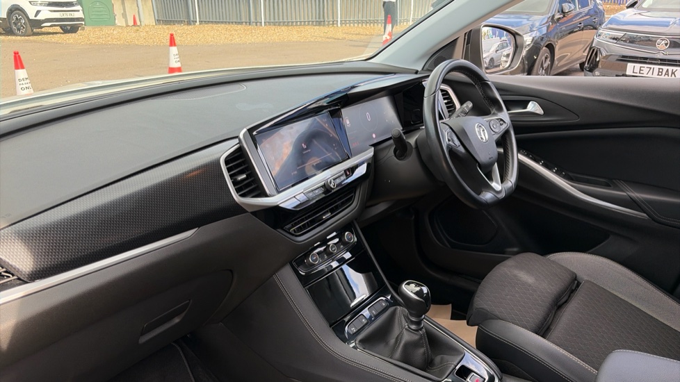 Vauxhall Grandland 1.2 Turbo SRi 5dr Petrol Hatchback - Image 9