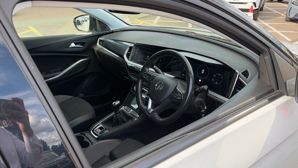 Vauxhall Grandland 1.2 Turbo SRi 5dr Petrol Hatchback - Image 11