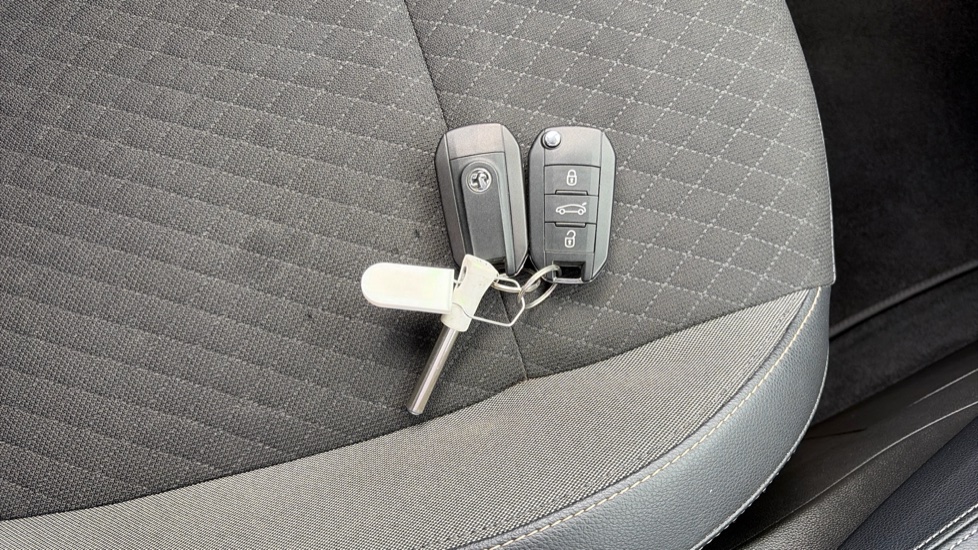 Vauxhall Grandland 1.2 Turbo SRi 5dr Petrol Hatchback - Image 20